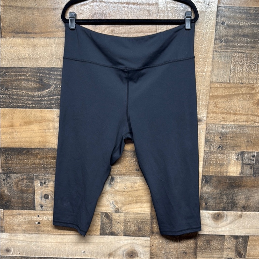 Zyia Black High-Waisted Biker Shorts Capris Women's Size 20